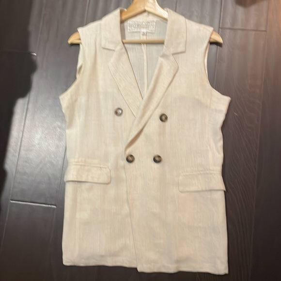 Linen vest - Picture 5 of 7